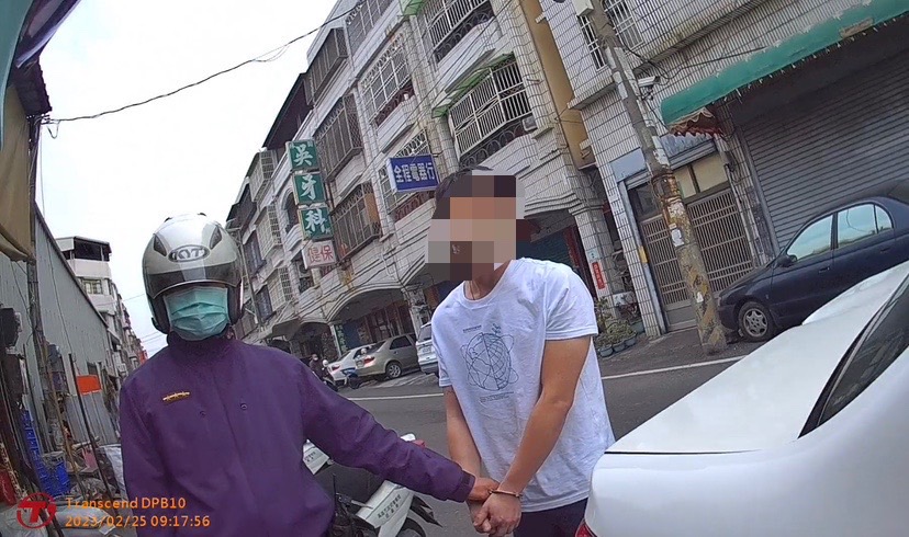 男子異想天開懸掛不同車牌遭警查獲毒品