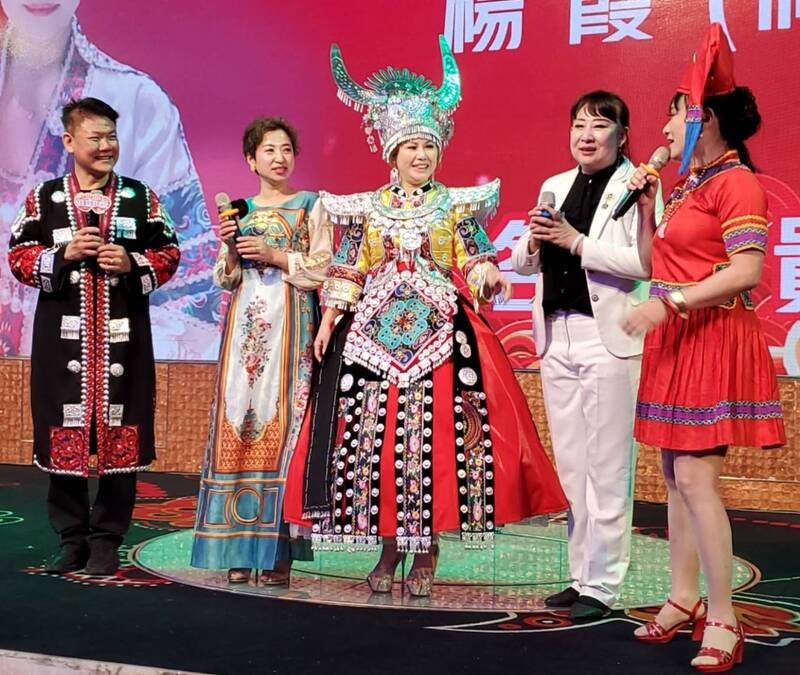 漾新聞|56個民族佳麗傳統服飾亮麗走秀 中華民族服飾文化一次看個夠令人驚艷
