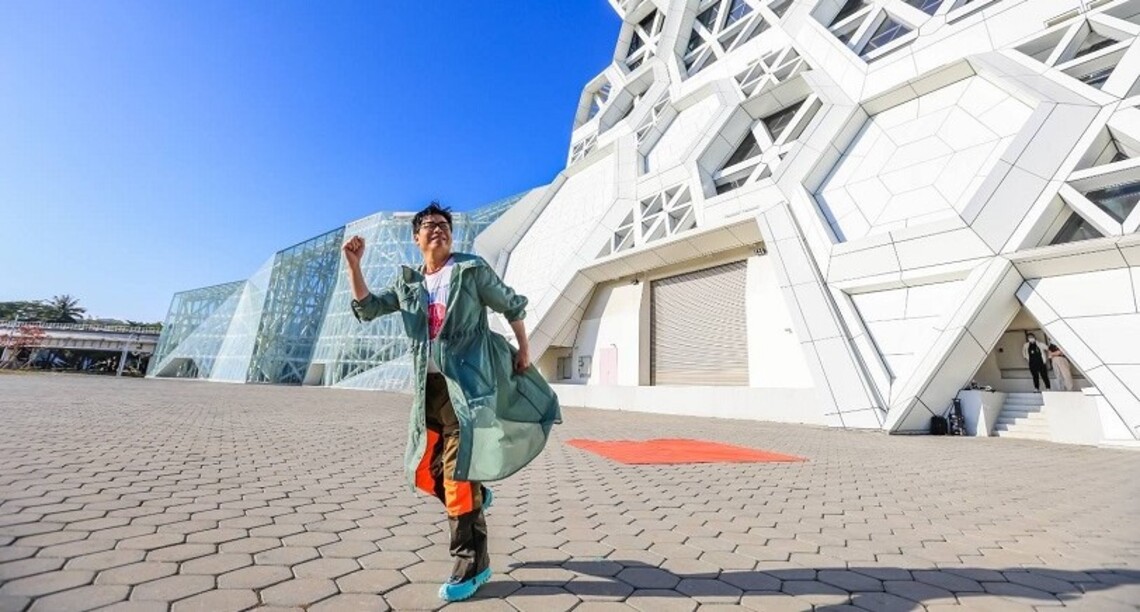 陳其邁獻出時尚雜誌拍攝處女秀 化身運動潮男行銷高雄