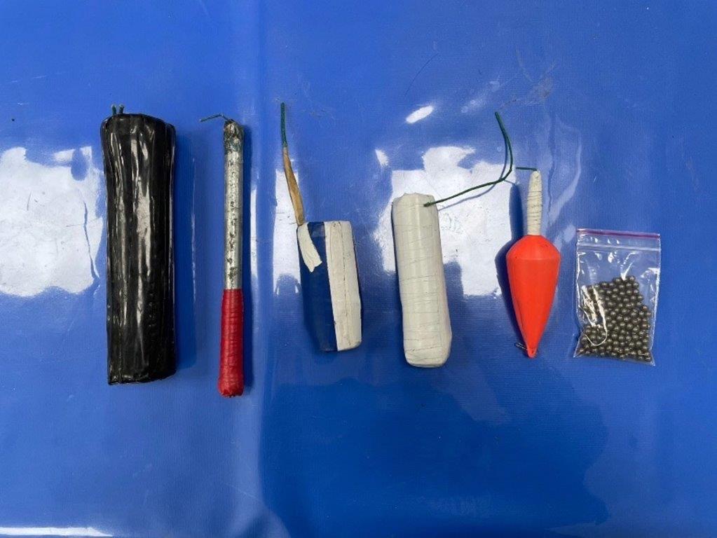 保大員警附帶搜索查獲疑似土製炸藥5個及製作土製炸藥之鋼珠150顆