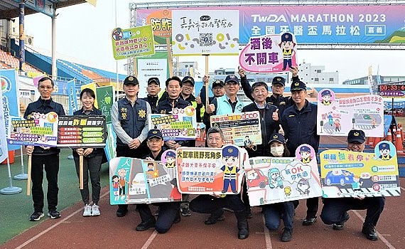 清晨馬拉松賽　警防詐團也來參與插一腳