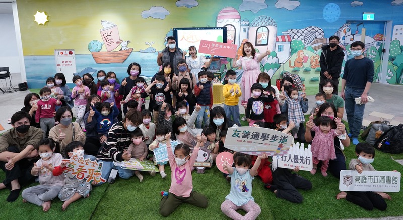 漾新聞|高市圖攜手營建署交通局 展出「交通」兩大繪本主題書展