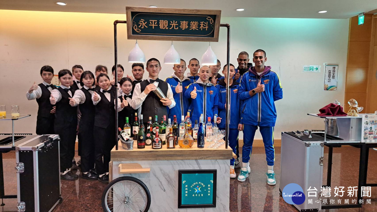 觀光科參與飲料調製乙級證照考試共10人考取乙級證照。<br /><br />