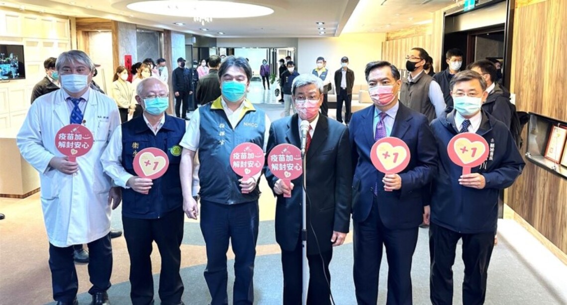 「全民疫苗接種運動」開跑首日 陳建仁至民生醫院接種追加劑 呼籲市民接種次世代疫苗 有效提升保護力