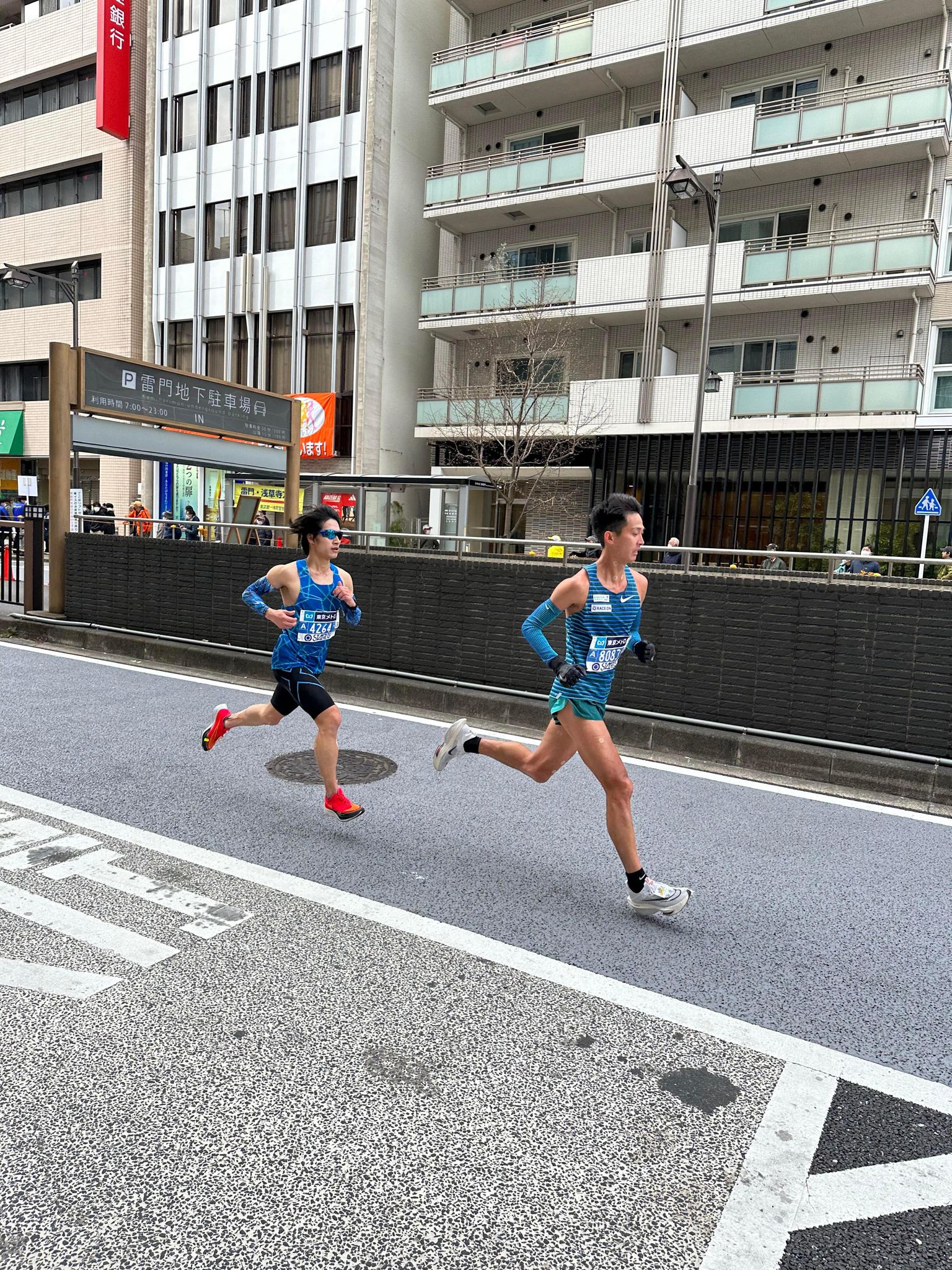 台灣選手首位周庭印,以 2 小時 23 分 04 秒率先跨過終點 照片來源:周庭印