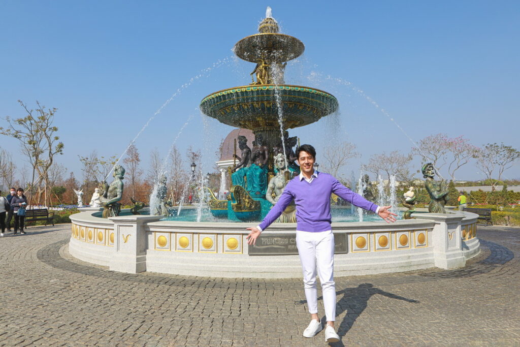 佐登妮絲城堡觀光大使胡宇威共同慶祝園區破百萬人次！