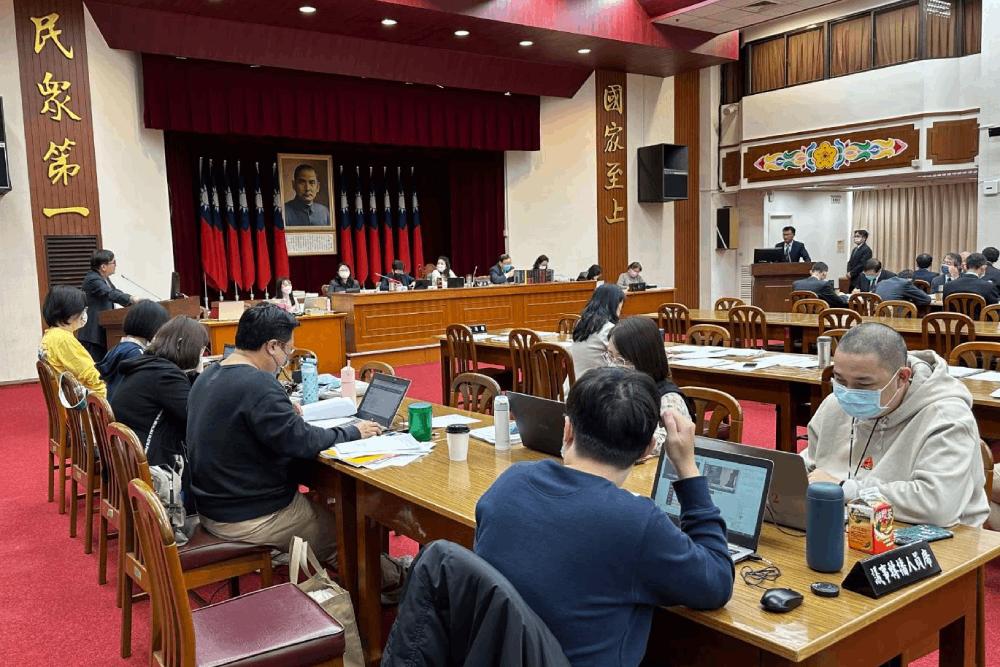 劉櫂豪質詢關於增聘觀光從業人員的補助納入民宿業者