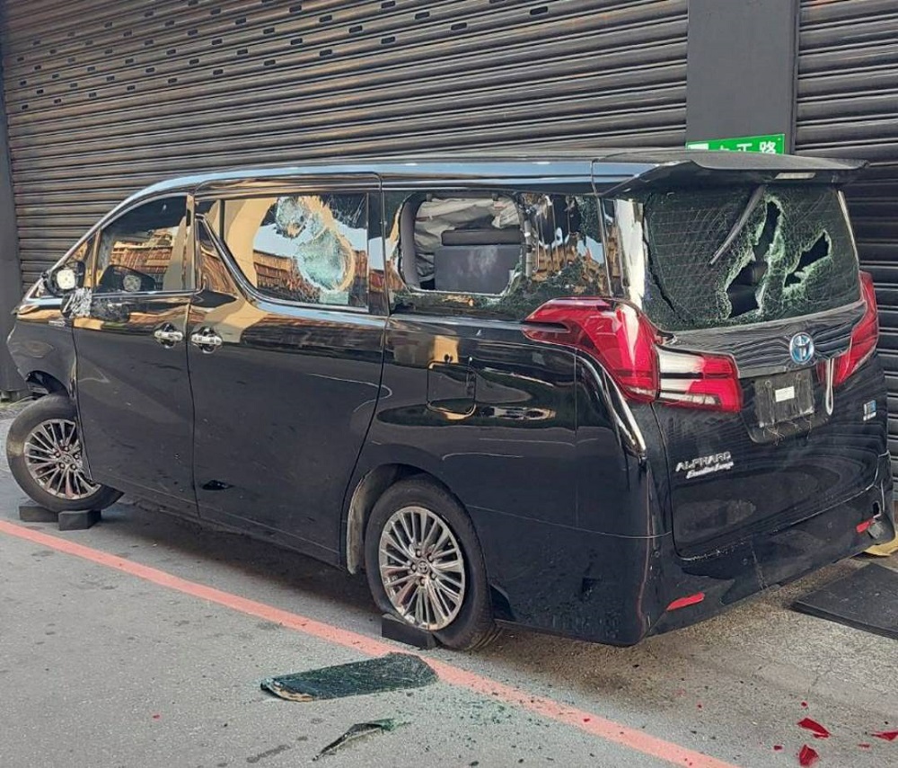挺朋友烏龍砸錯車 線上警網攔逮8人球棒隊 56 1678068137559