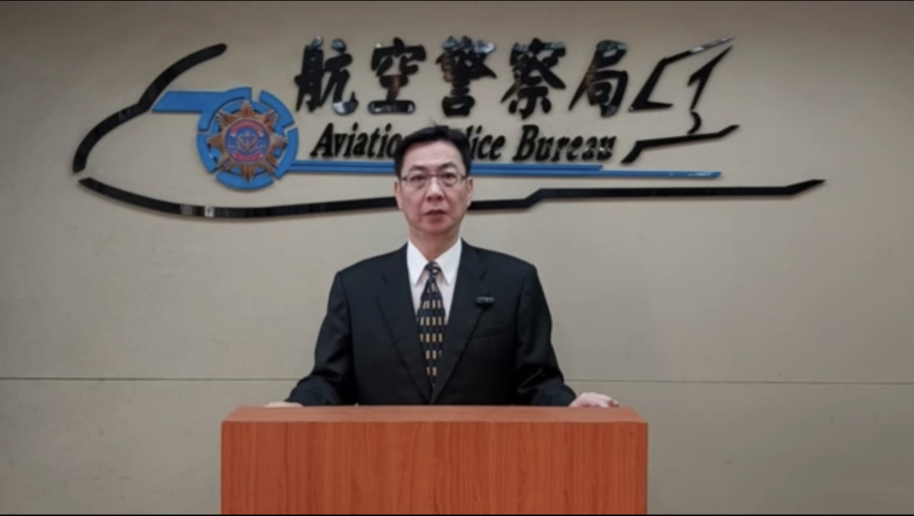 航空警察局刑事警察大隊副大隊長陳沛澍說明。(記者徐煜勝翻攝)