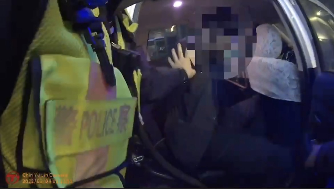 男見臨檢竟拔腿狂奔 警迅速攔截壓制 一查竟是四條通通緝犯
