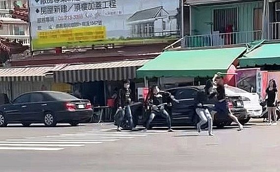 嘉市街頭上演「球棒隊」互毆　警24小時內全數緝捕歸案
