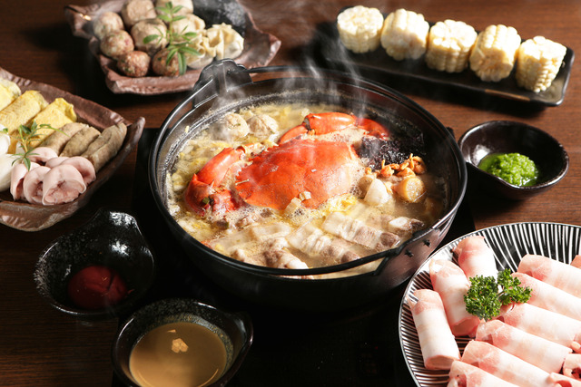 加入活體大海蟹的遼寧酸菜白肉鍋.jpg