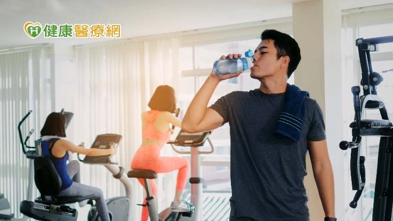 母湯!烘乾運動服繼續穿 襪子宛如細菌培養皿