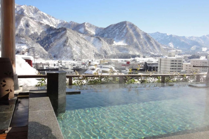 溫泉與當季美食為日本旅人在冬季旅遊的最愛元素。 圖:Booking.com Japan K.K./來源