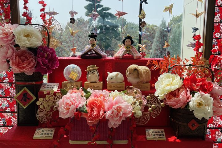 女兒節玩偶裝置藝術,讓小女孩感受滿滿的愛與祝福。 圖:成美文化園/提供