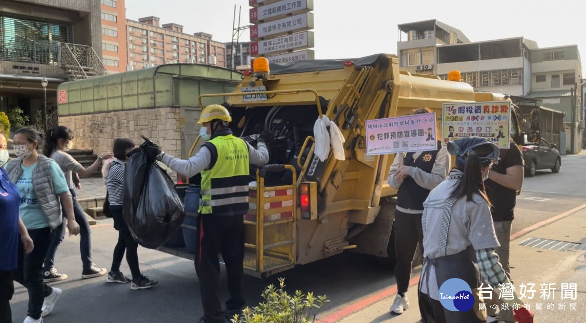 全面防詐，警方結合垃圾車宣導深入轄區角落。