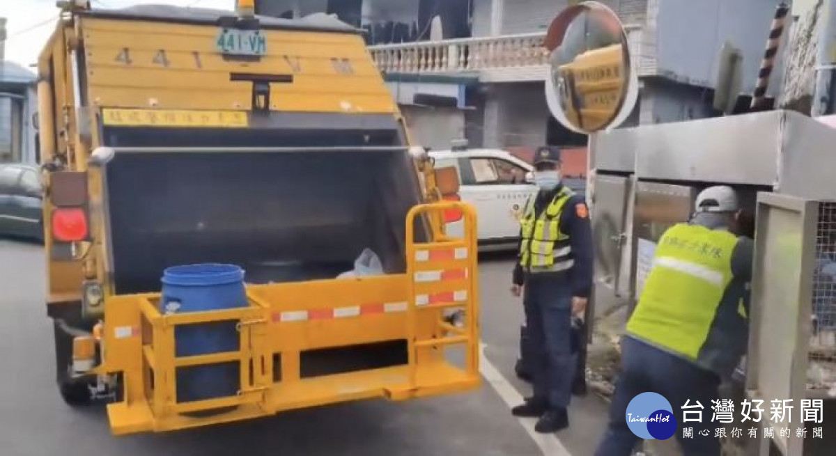 全面防詐,警方結合垃圾車宣導深入轄區角落。