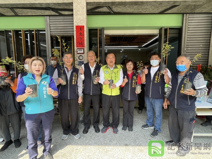 莊競程推廣植樹減碳 贈千株原生樹苗