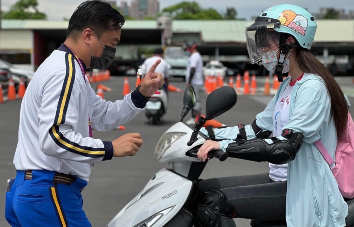 學習防禦駕駛 從機車考照開始