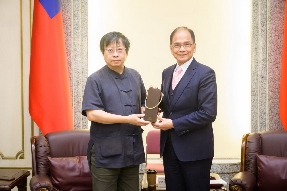 游錫堃接見公督盟 讚關心台灣民主是國會進步的重要力量 98 003 4