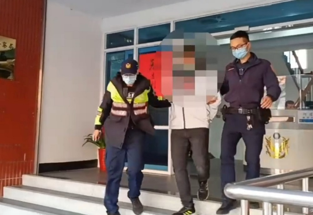 彈弓連射破壞輕軌站玻璃 39歲男辯高利貸壓力大射擊洩憤 94 432567