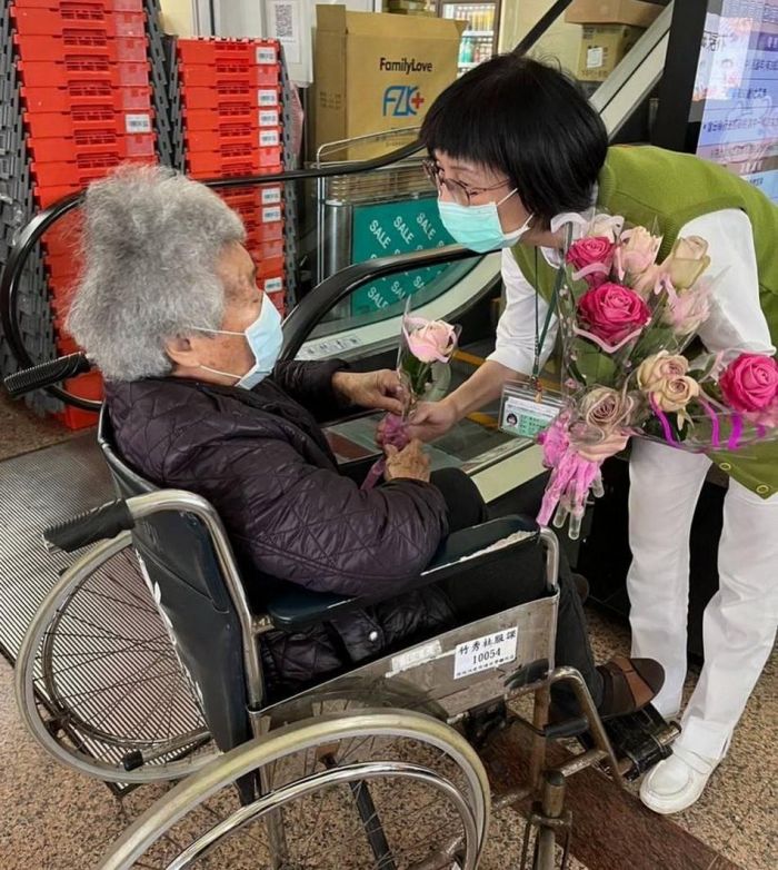竹秀寵愛婦女GO健康 「花獻女神」重平權