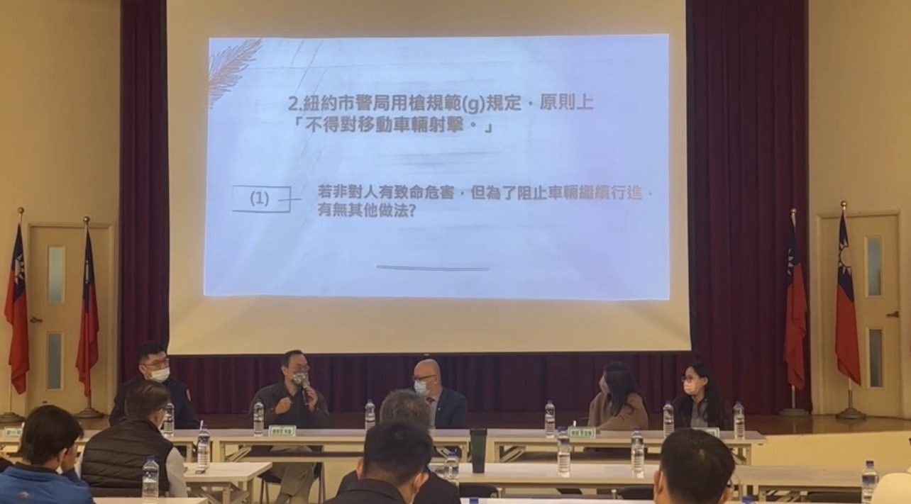 文山第二分局邀請林達檢察官、以及美國紐約市警察局葉玉輝警官至分局傳授偵辦技巧分享經驗。(記者楊國域翻攝)