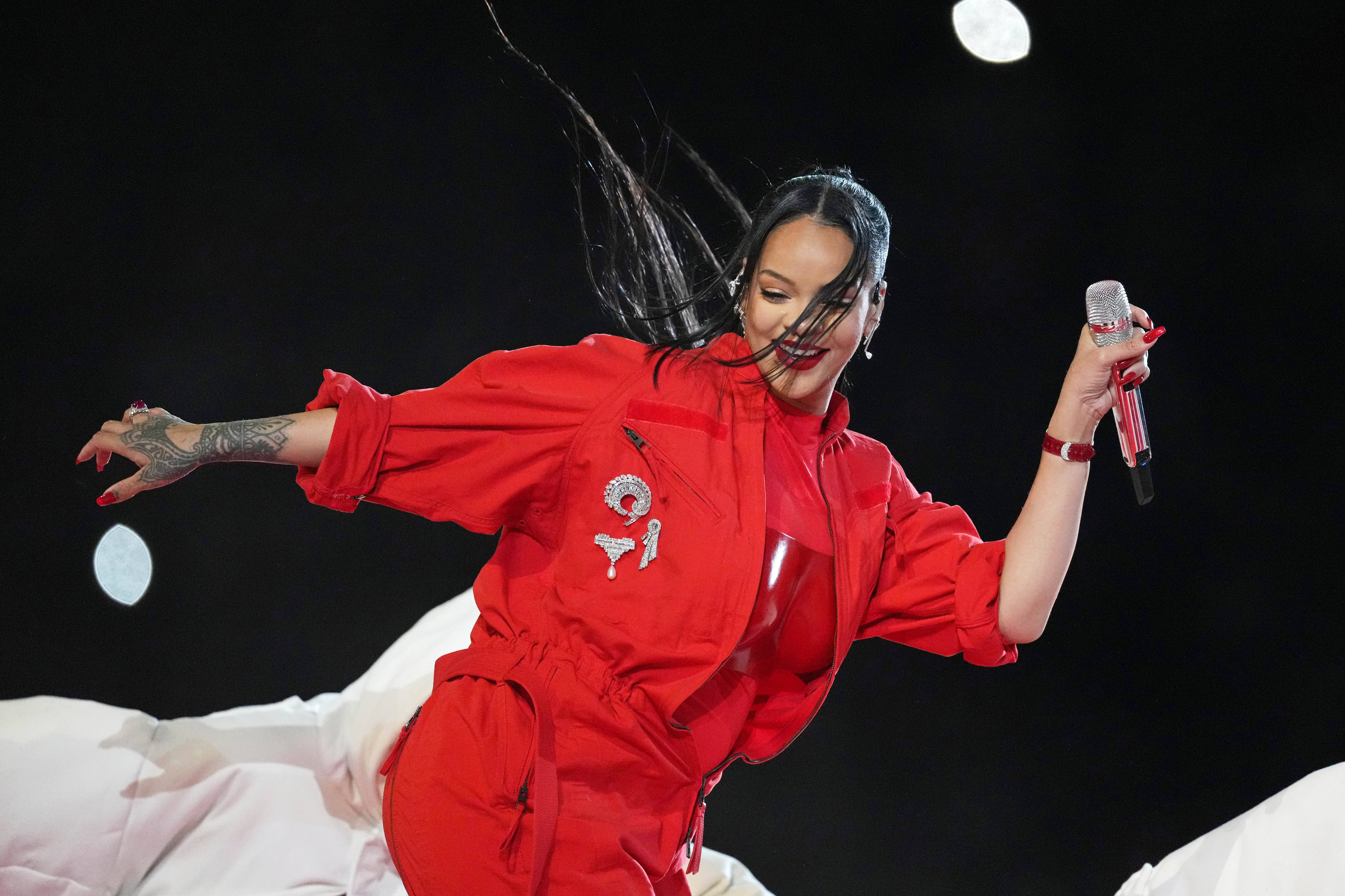 Sennheiser Digital 6000無線系統閃耀第 57 屆超級碗中場秀Rihanna表演現場