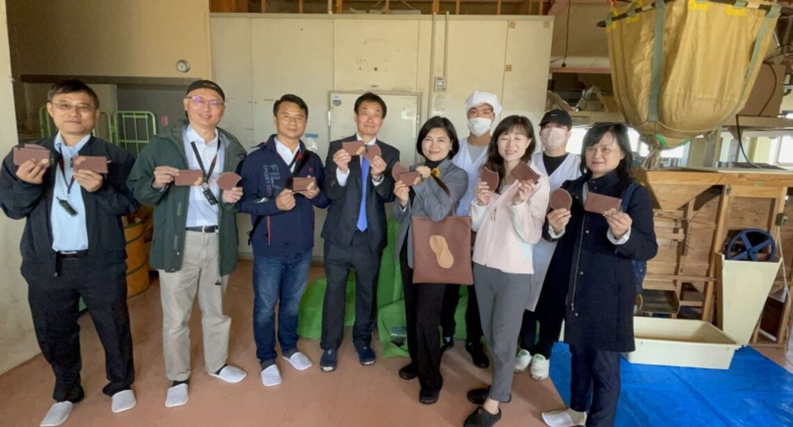 張麗善率隊赴日 學做「素皮革」落實循環經濟
