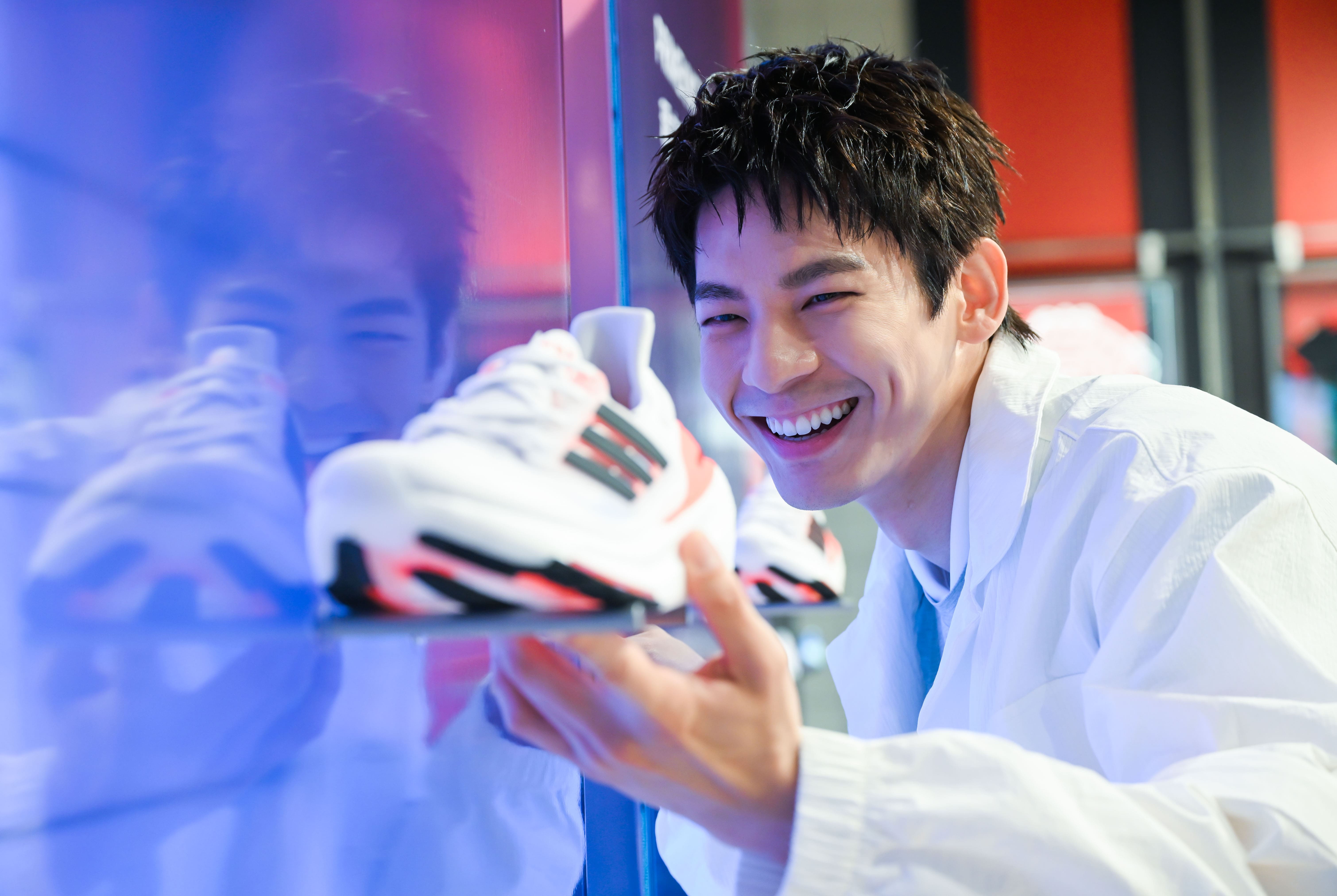 林柏宏表示已迫不及待穿上最新一代Ultraboost Light暢跑10公里,搶先感受超輕盈的跑步體驗!