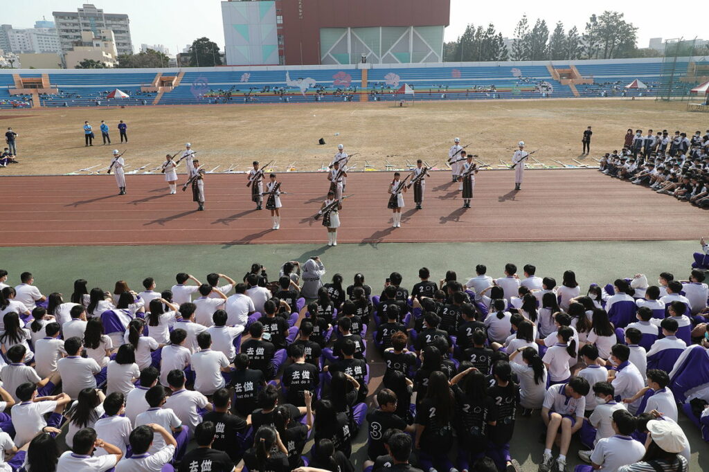 同學欣賞校慶表演