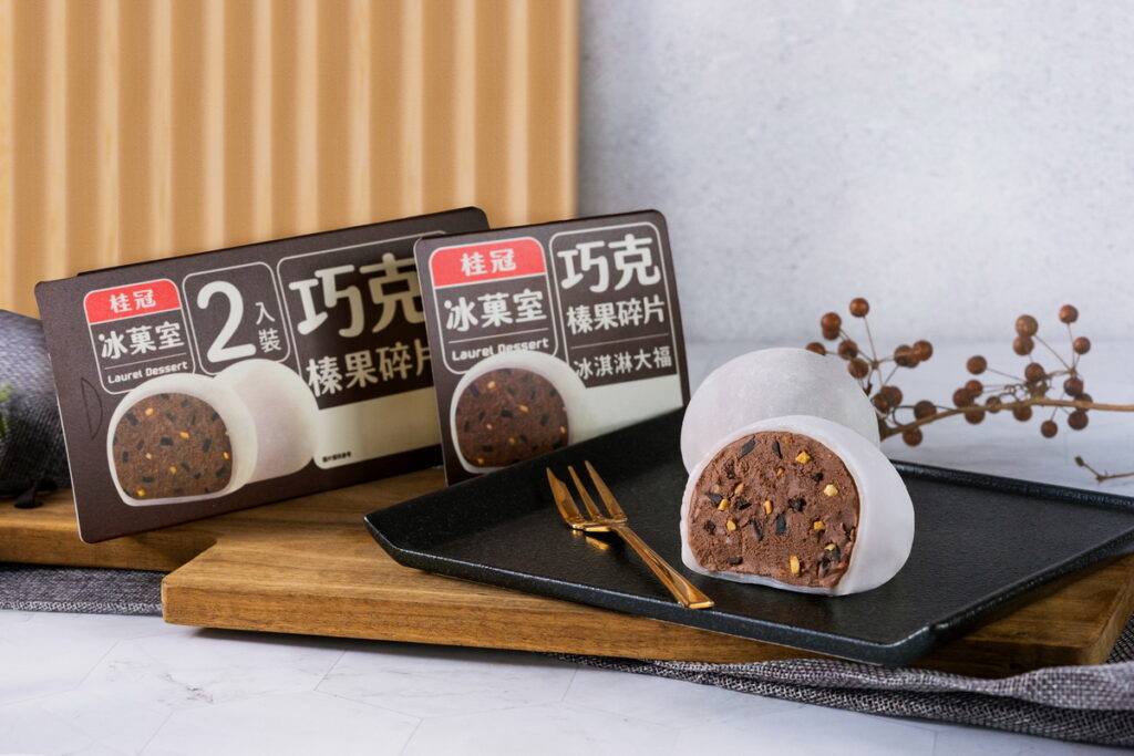 桂冠冰菓室「巧克榛果碎片冰淇淋大福」包裝及產品照