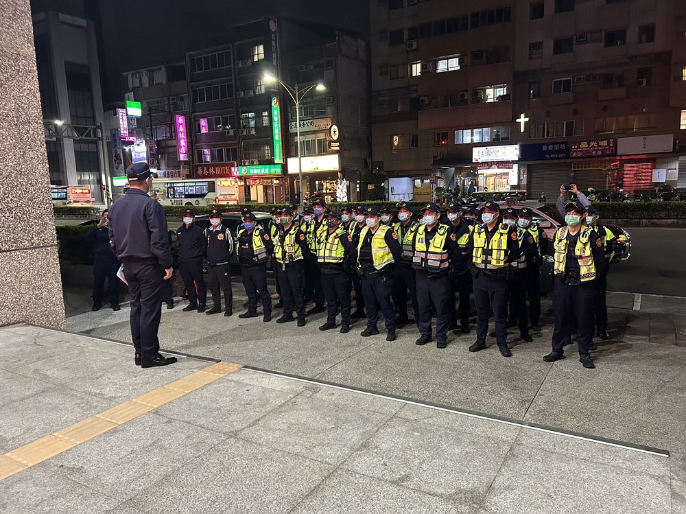連夜封城掃蕩 新北動員近500警力臨檢132易滋事熱點 102 S 143941639