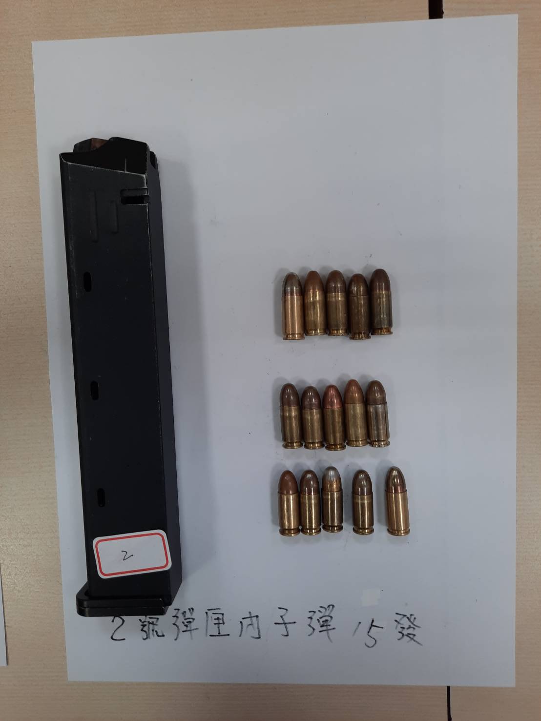通緝犯拒檢衝撞 警強勢執法查獲槍毒