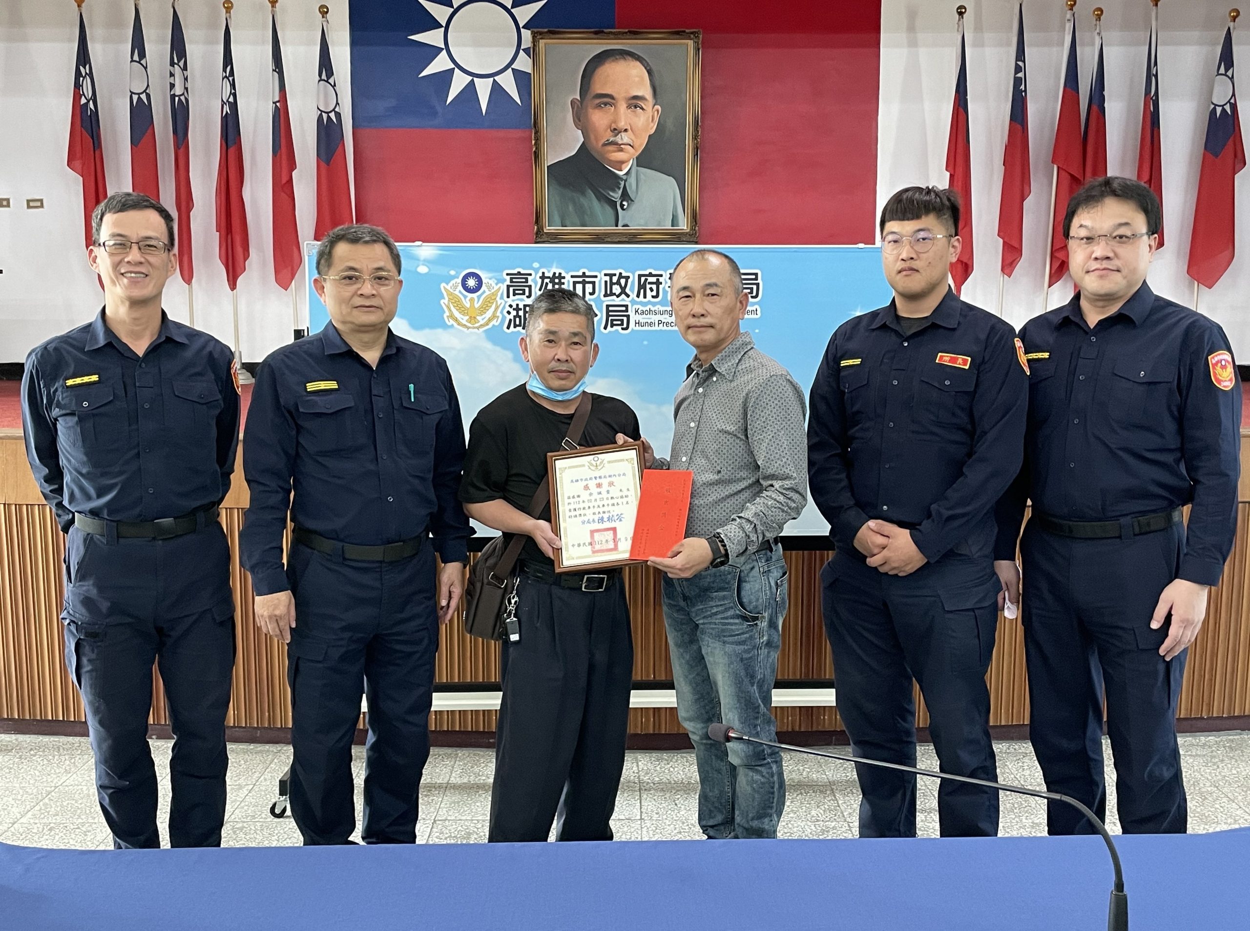 機警小黃司機舉報建功 湖內分局頒獎表揚
