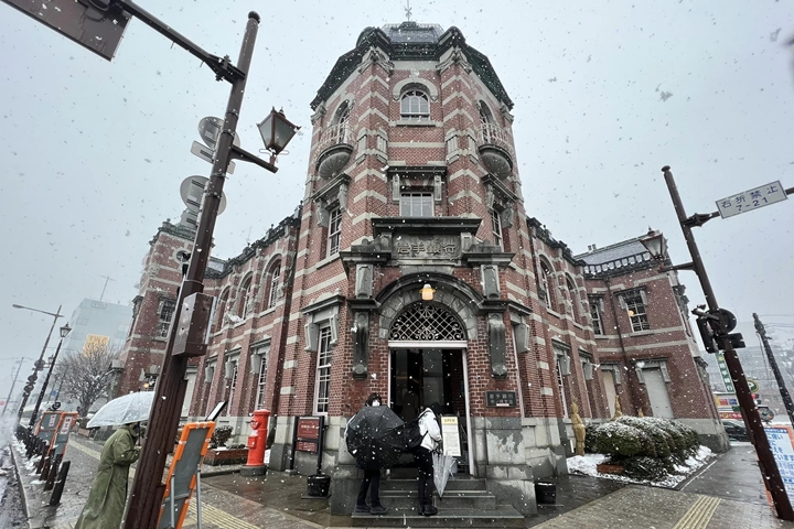 「岩手銀行紅磚館」為日本東北現存唯一的辰野金吾式建築。 圖:向日遊顧問有限公司/來源