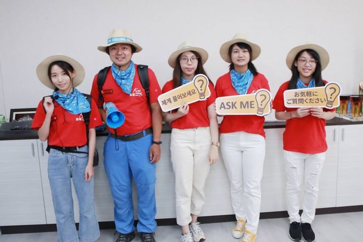 郵輪旅客中心提供外語服務人員進駐。 圖:基隆市政府觀光及城市行銷處/提供