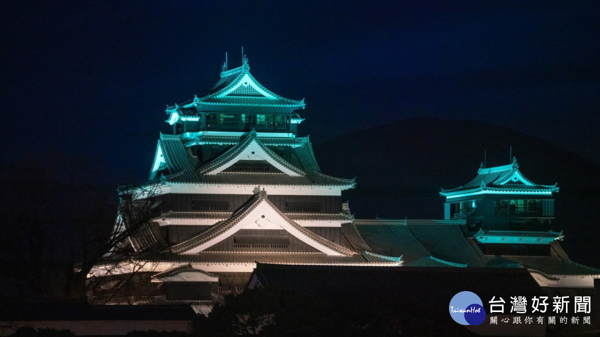 ▲熊本城首度打上「彩帶高」色彩燈歡迎高雄訪團。(圖/記者 許高祥 翻攝)