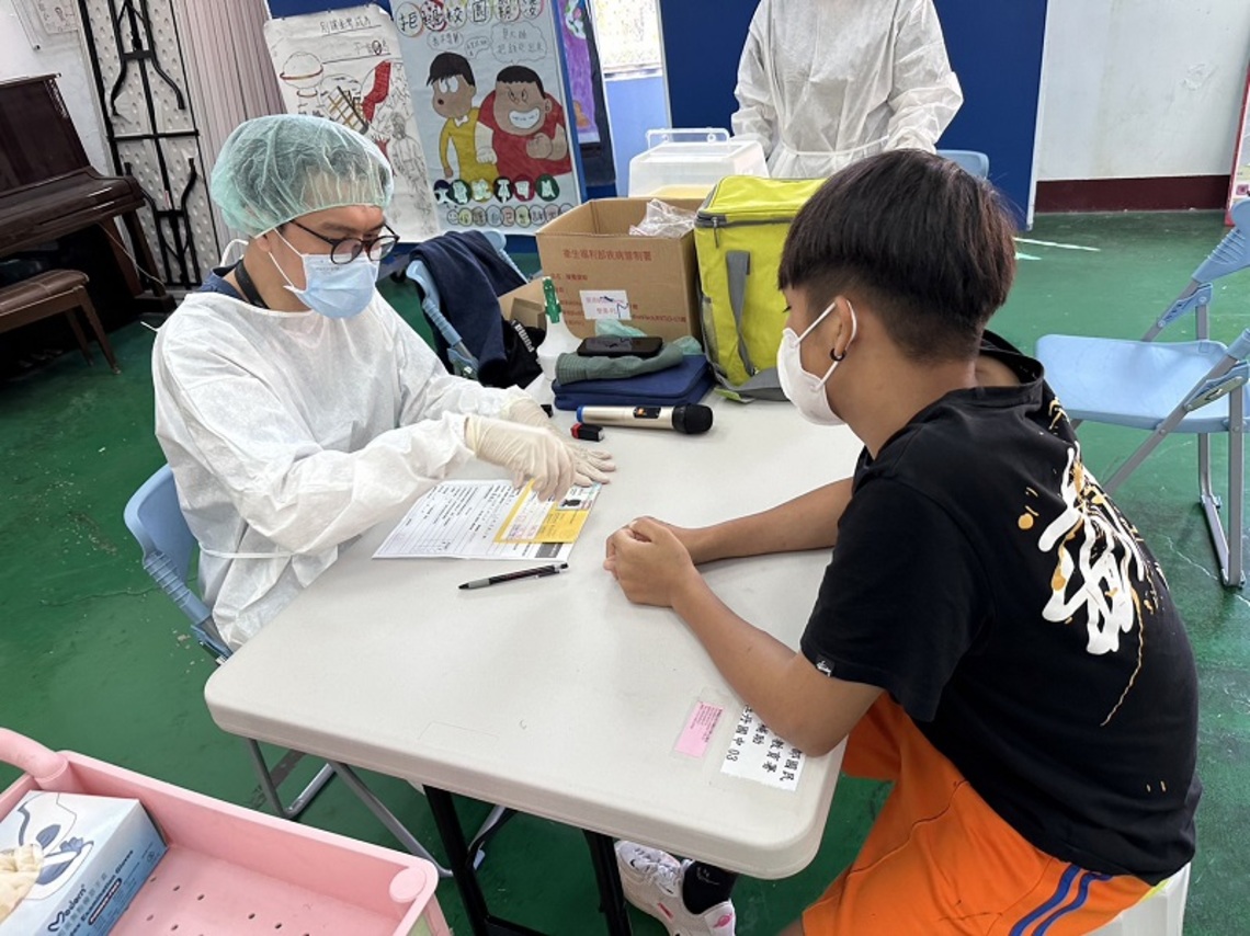 屏東縣校園莫德納BA.4/5疫苗開打 安心脫下口罩 如常生活