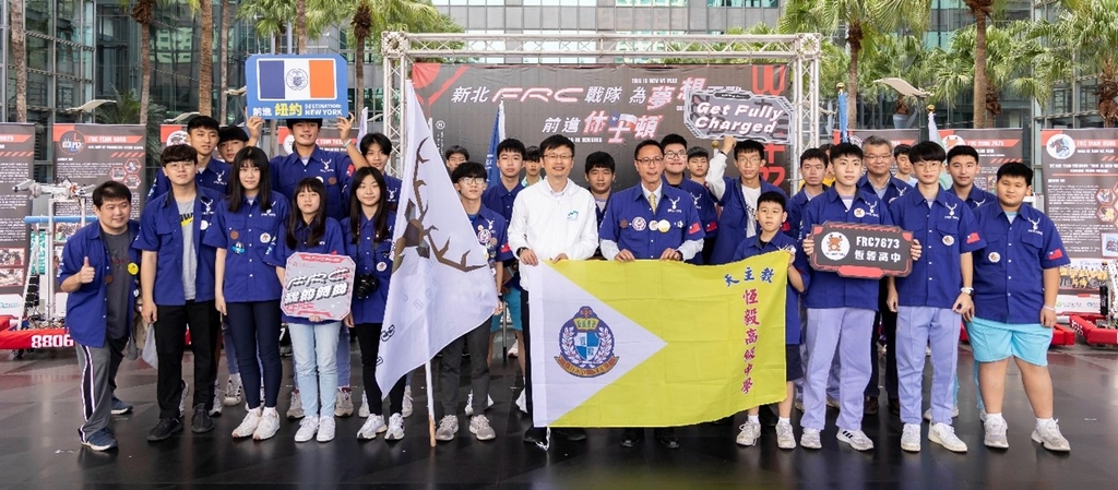 新北市教育局長張明文授旗