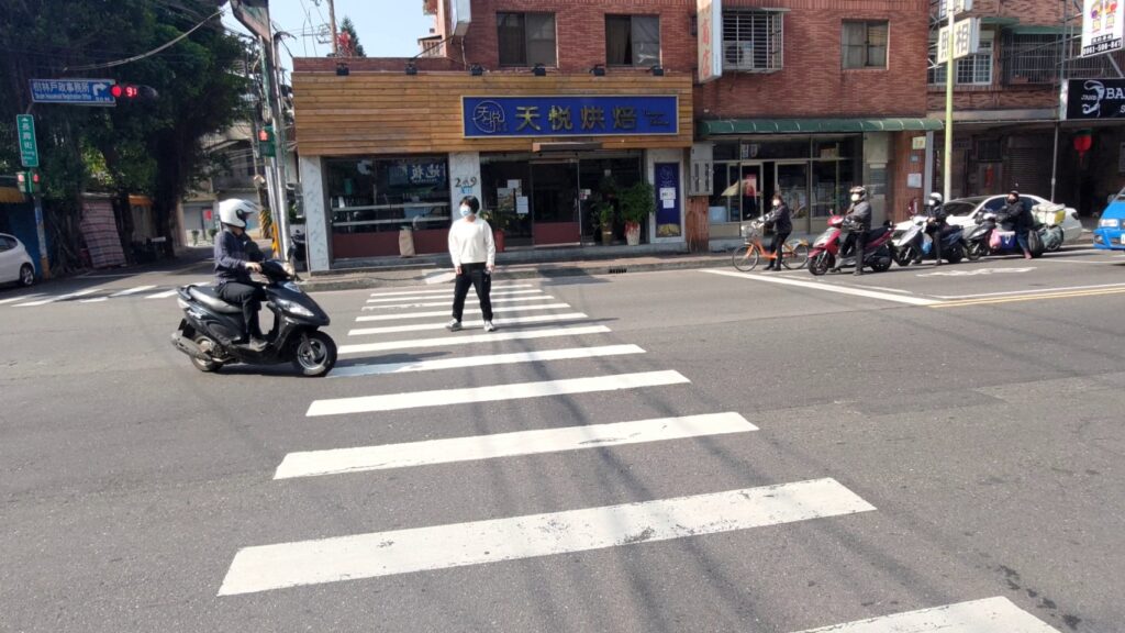 汽機車不停讓行人