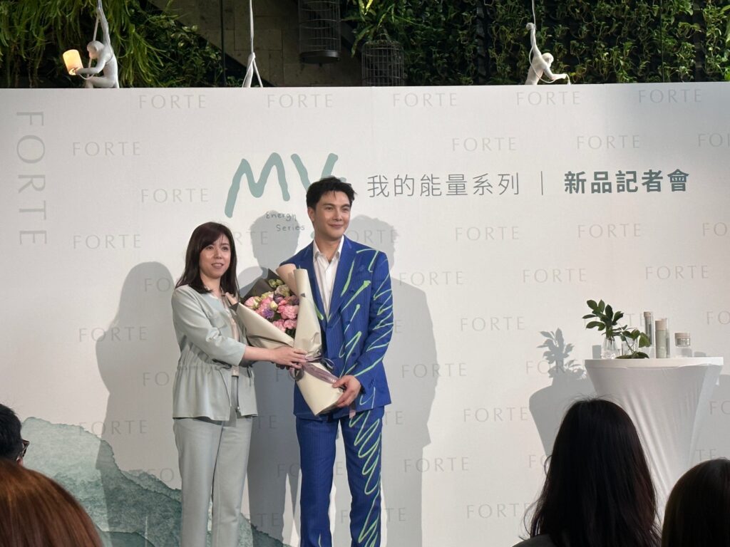 ▲台塑生醫品牌公關張簡玉琪力讚代言人謝佳見,將「完美」兩個字完全體現在產品上。