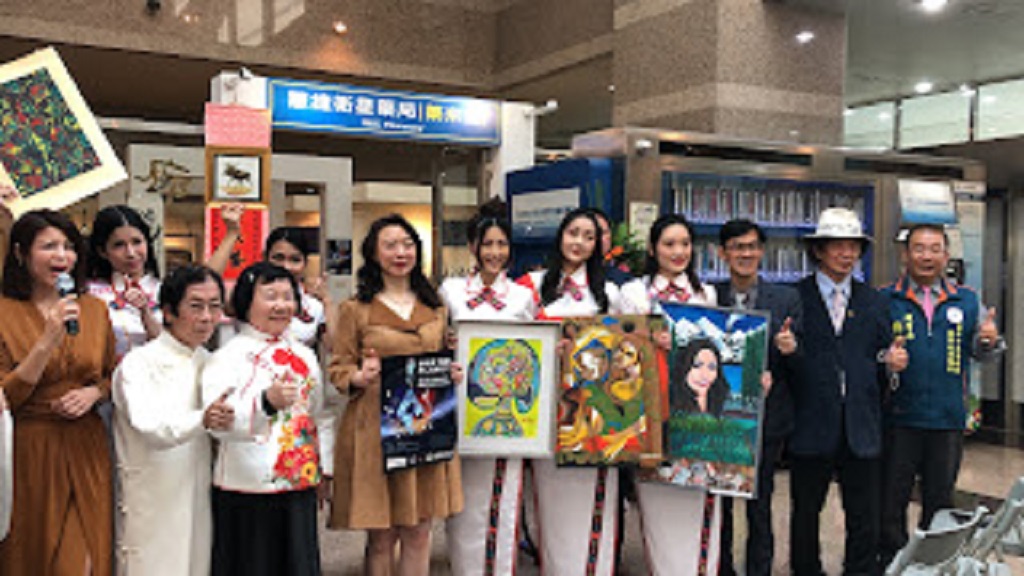 第三屆《守護地球》國際藝術家大展SOLO 林品陞 個展重要貴賓合影。(圖/記者江雁武翻攝)