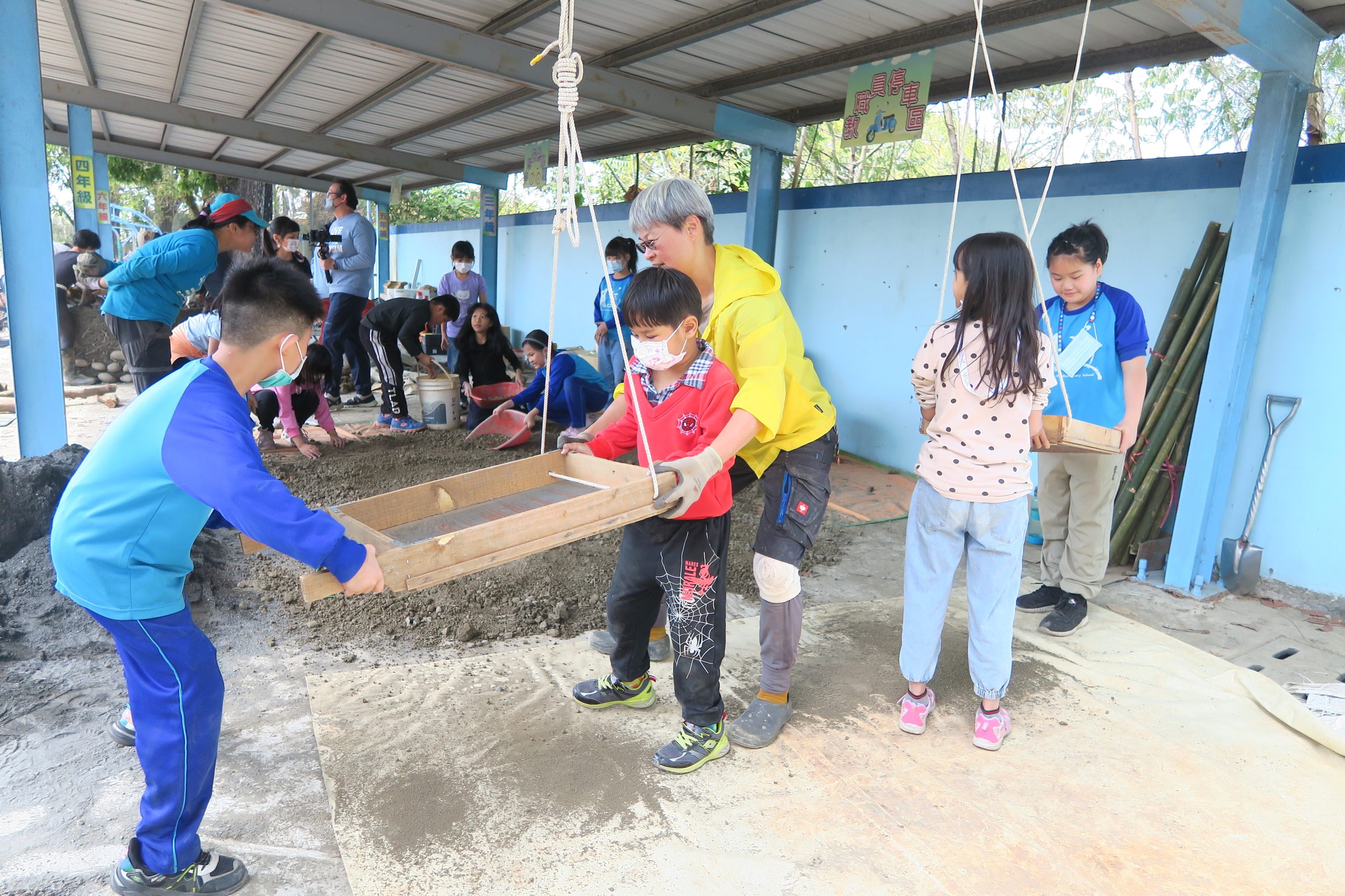 月美國小打造「月美南瓜窯」 清景麟助校園處處飄香
