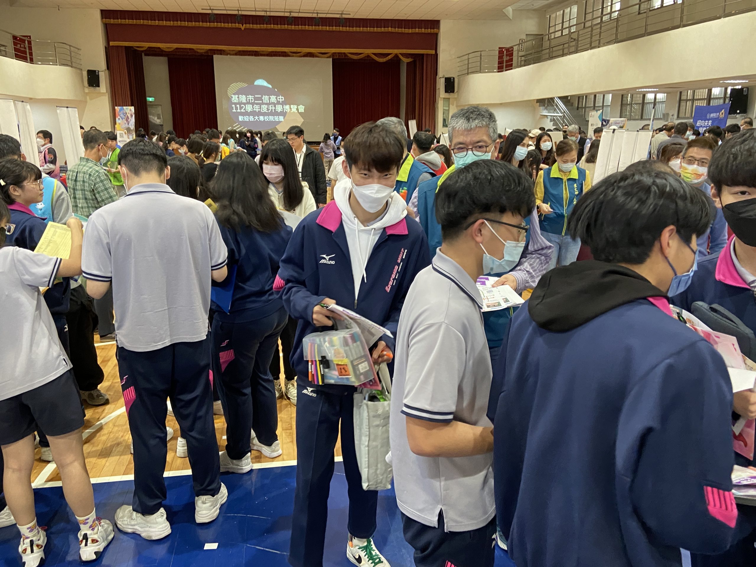 二信高中助高中生多元選擇適性揚才,舉辦升學博覽會