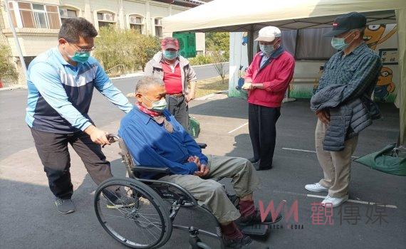 中彰榮家「行動輔具輪椅推送」教育訓練 讓年輕住民了解輔具操作