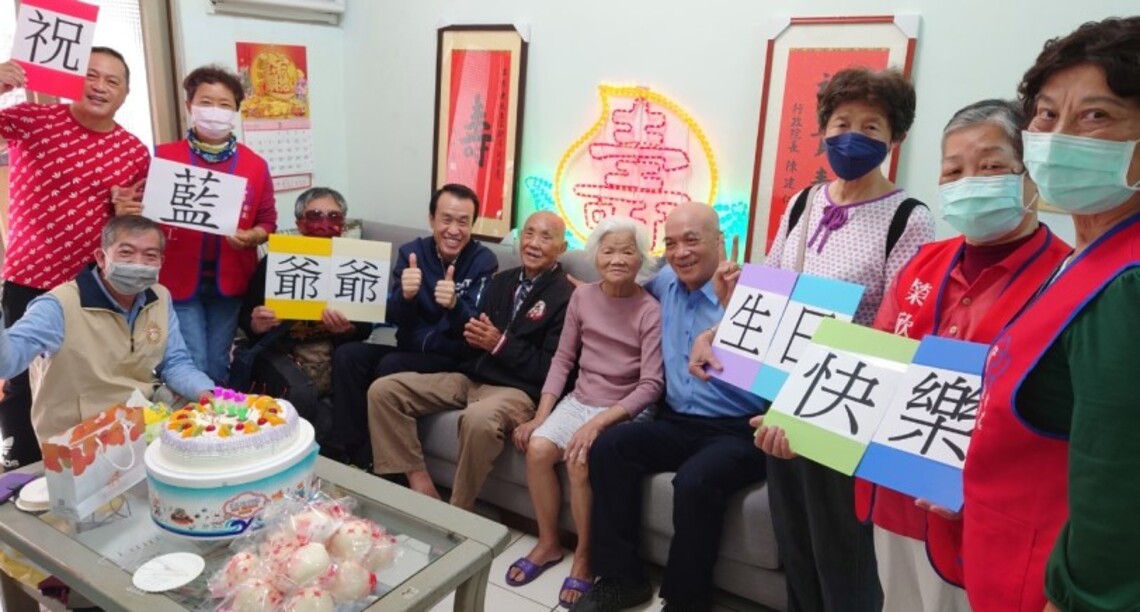 榮民藍爺爺歡度百歲  高雄榮服處溫馨祝壽