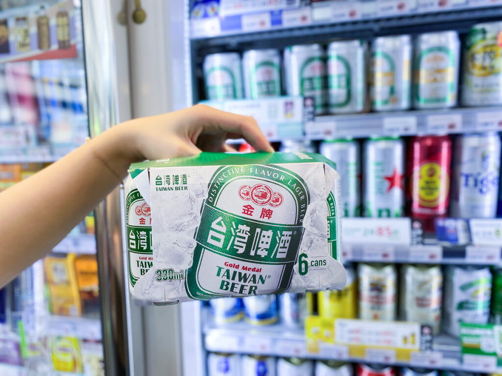應援世棒賽!萊爾富台中指定門市限定開賣7款WBC聯名口罩,邀您一同為中華隊加油。警語(禁止酒駕,酒前酒後不開車,安全有保障;未滿十八歲禁止飲酒)