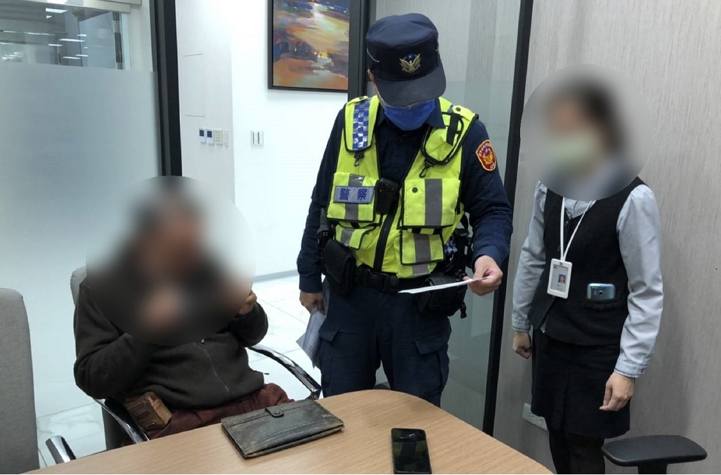 ▲ 又見「前線伊拉克女兵」詐騙! 警方與銀行員聯手成功守護 (圖/台中市警察局 提供)