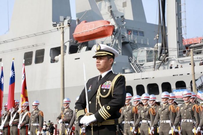 海軍敦睦遠訓支隊睽違三年再訪安平港參觀民眾踴躍